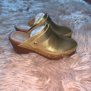 Gold Aerosoles Martha Stewart Clogs